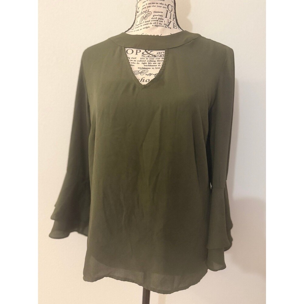 Soho New York & Company Olive green long sleeve keyhole cutout blouse